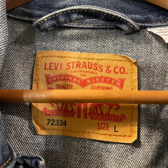 Levi’s Relaxed Fit Trucker Denim Jacket - Picture 3 of 6